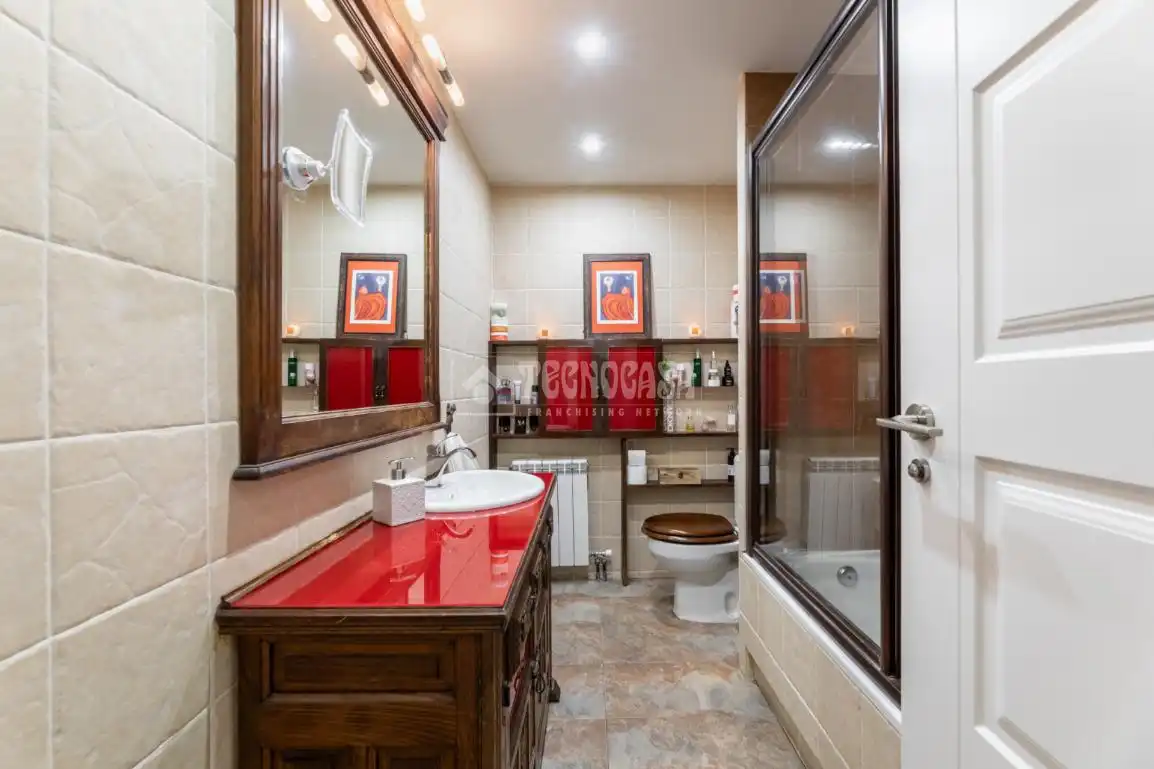 Badezimmer von Wohnung zum Verkauf in Hoyo de Manzanares mit Klimaanlage, Heizung und Gemeinschaftspool