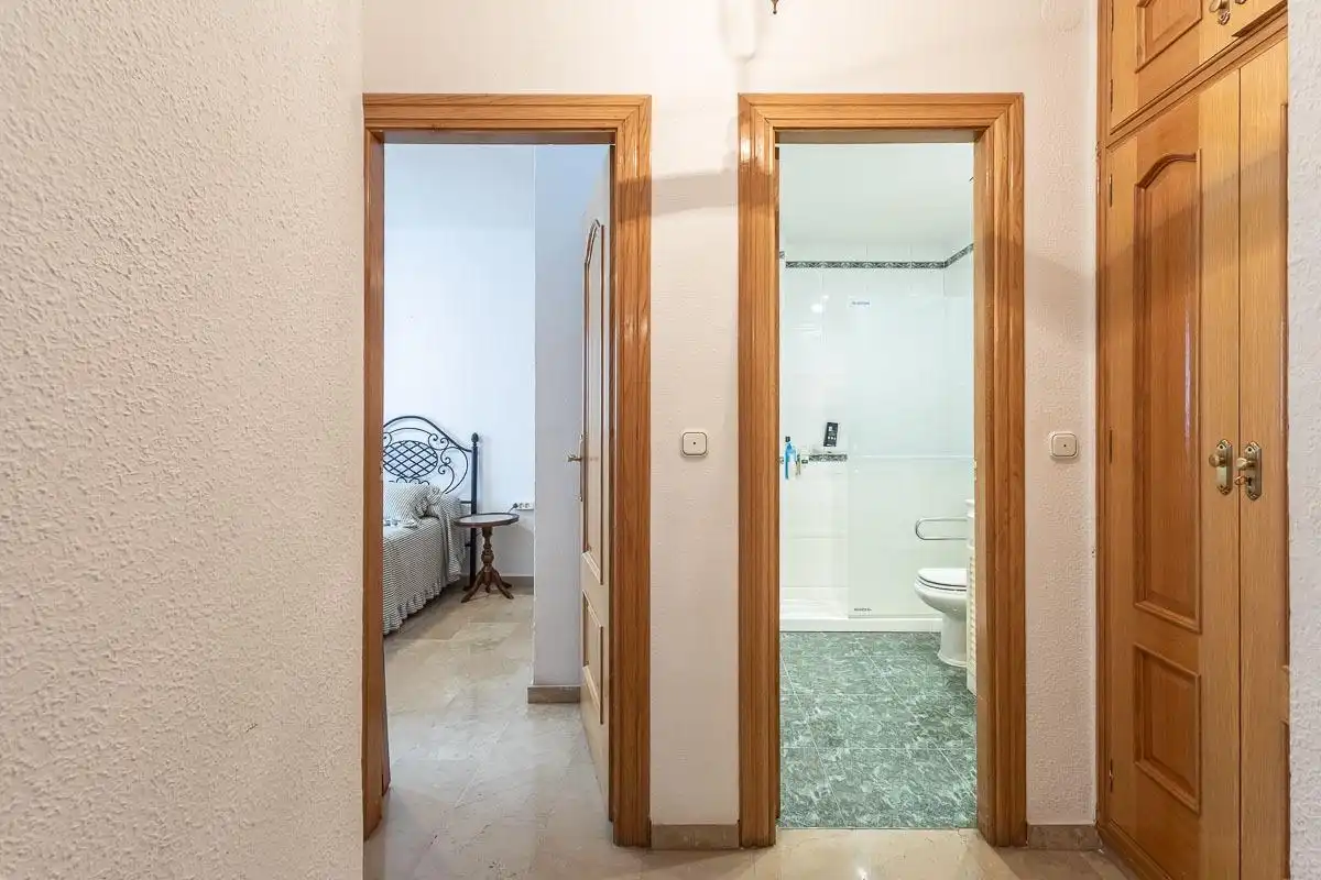 Flat for sale in Granada  with Air Conditioner, Heating and Alarm