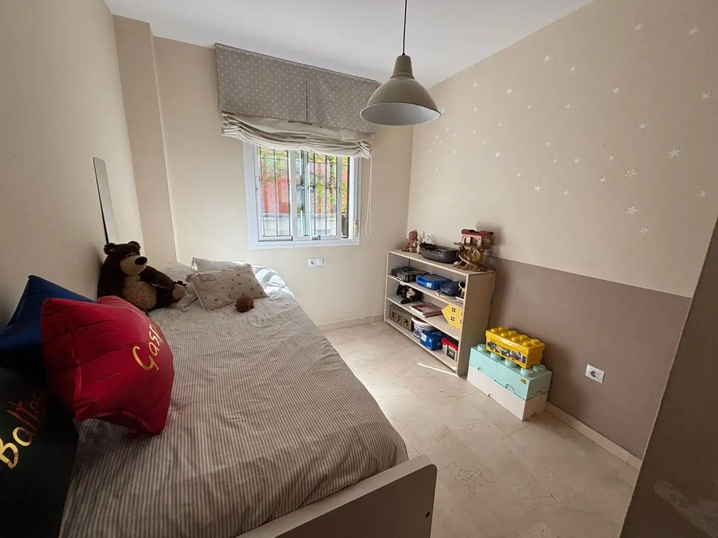 Schlafzimmer von Wohnung zum Verkauf in Bormujos mit Klimaanlage, Terrasse und Abstellraum