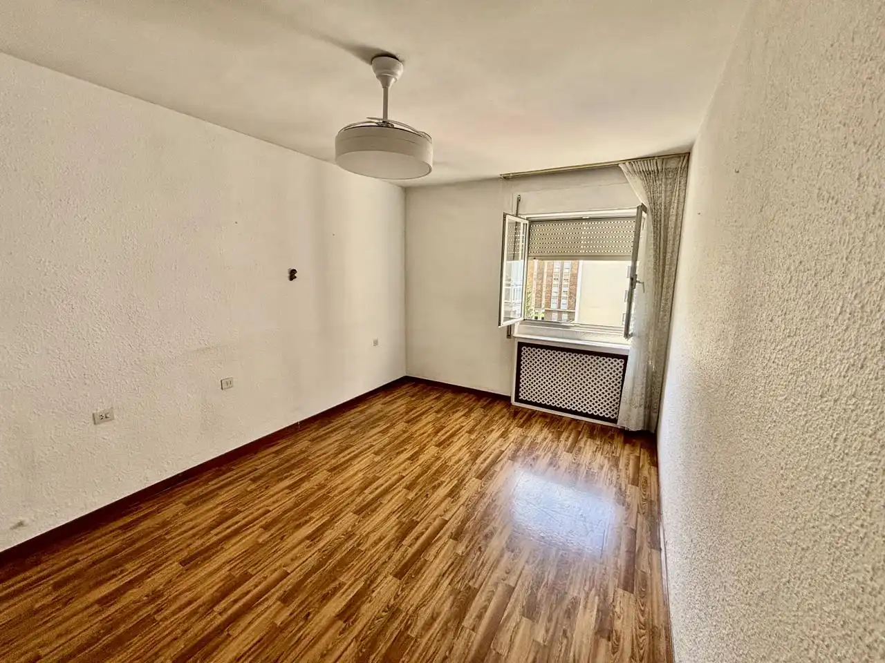 Bedroom of Flat for sale in Zaragoza  with Air Conditioner, Heating and Terrace