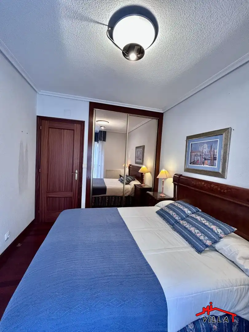 Habitación de Casa adosada en venta en Laredo con Calefacción