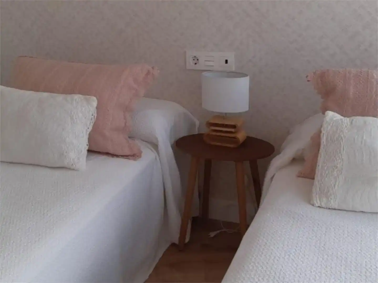 Bedroom of Flat for rent in Playa de Granada
