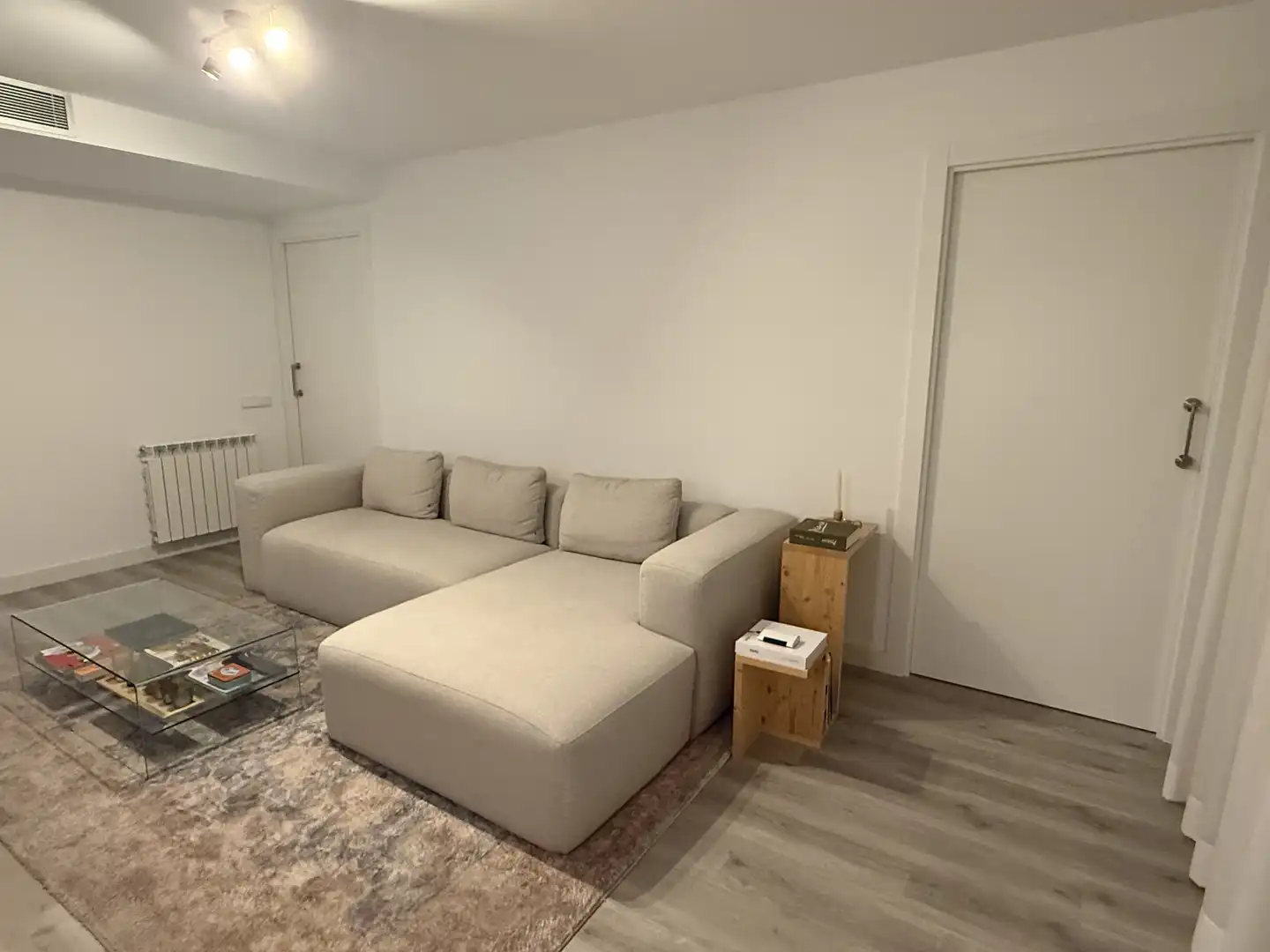 Living room of Flat for sale in Girona Capital  with Air Conditioner, Terrace and Balcony