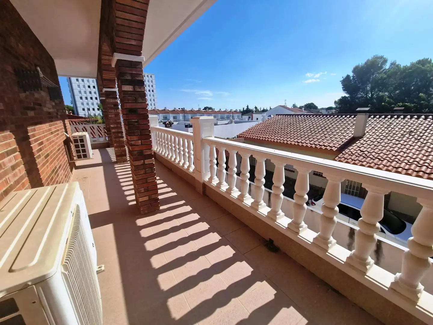 Vista exterior de Casa o xalet en venda en Cambrils amb Aire condicionat, Jardí privat i Terrassa