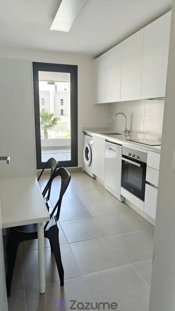Kitchen of Flat for rent in Sevilla  with Air Conditioner, Private garden and Parquet flooring