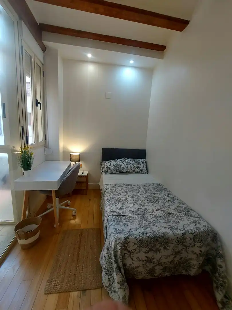 Schlafzimmer von Wohnung zur Miete in Valencia mit Klimaanlage, Heizung und Möbliert