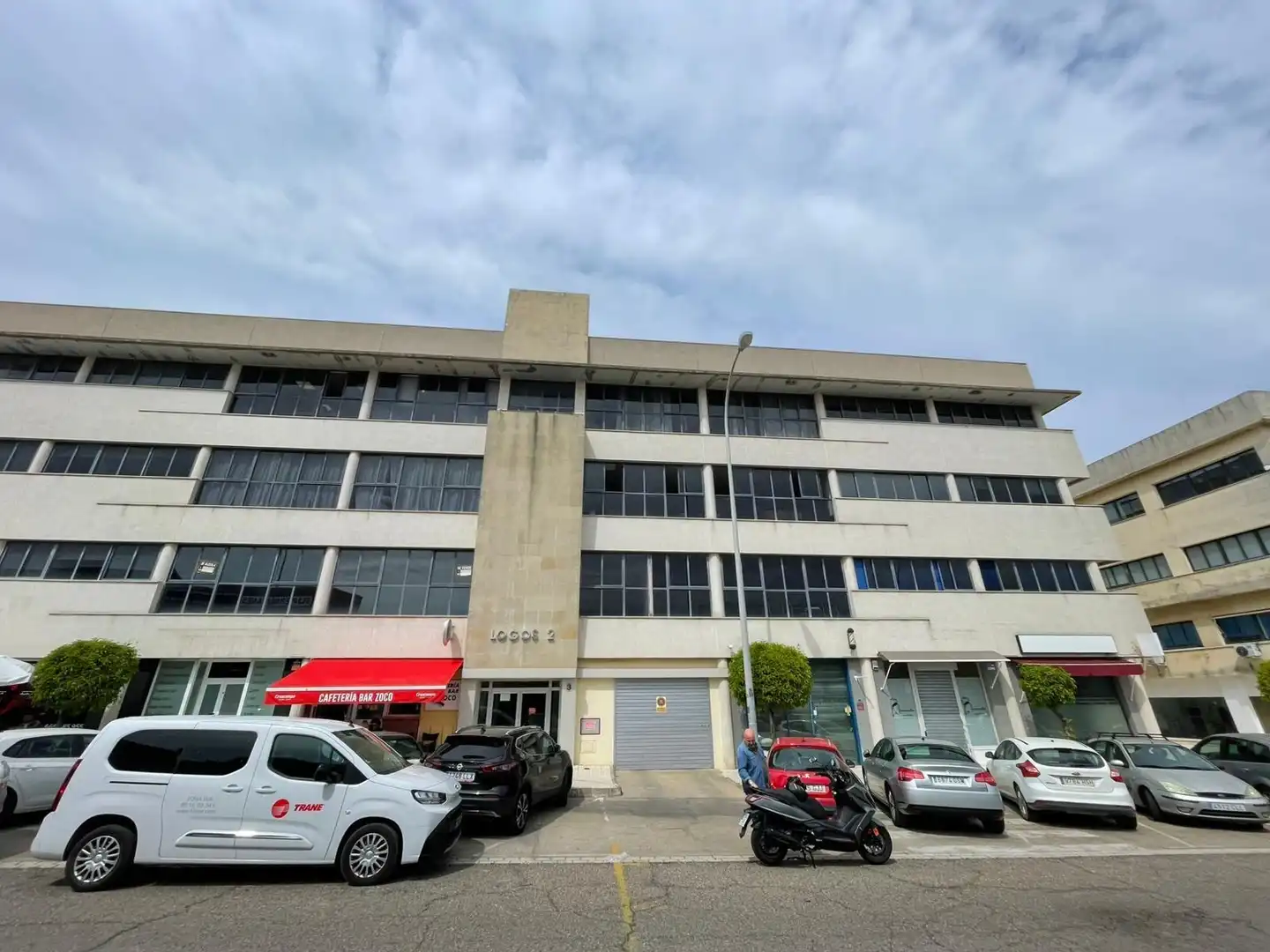 Vista exterior de Oficina en venta en Mairena del Aljarafe