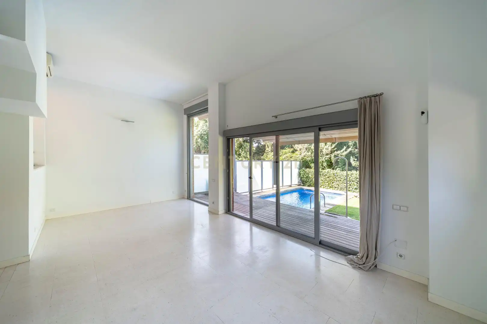 Sala d'estar de Casa o xalet en venda en Pozuelo de Alarcón amb Aire condicionat, Jardí privat i Piscina