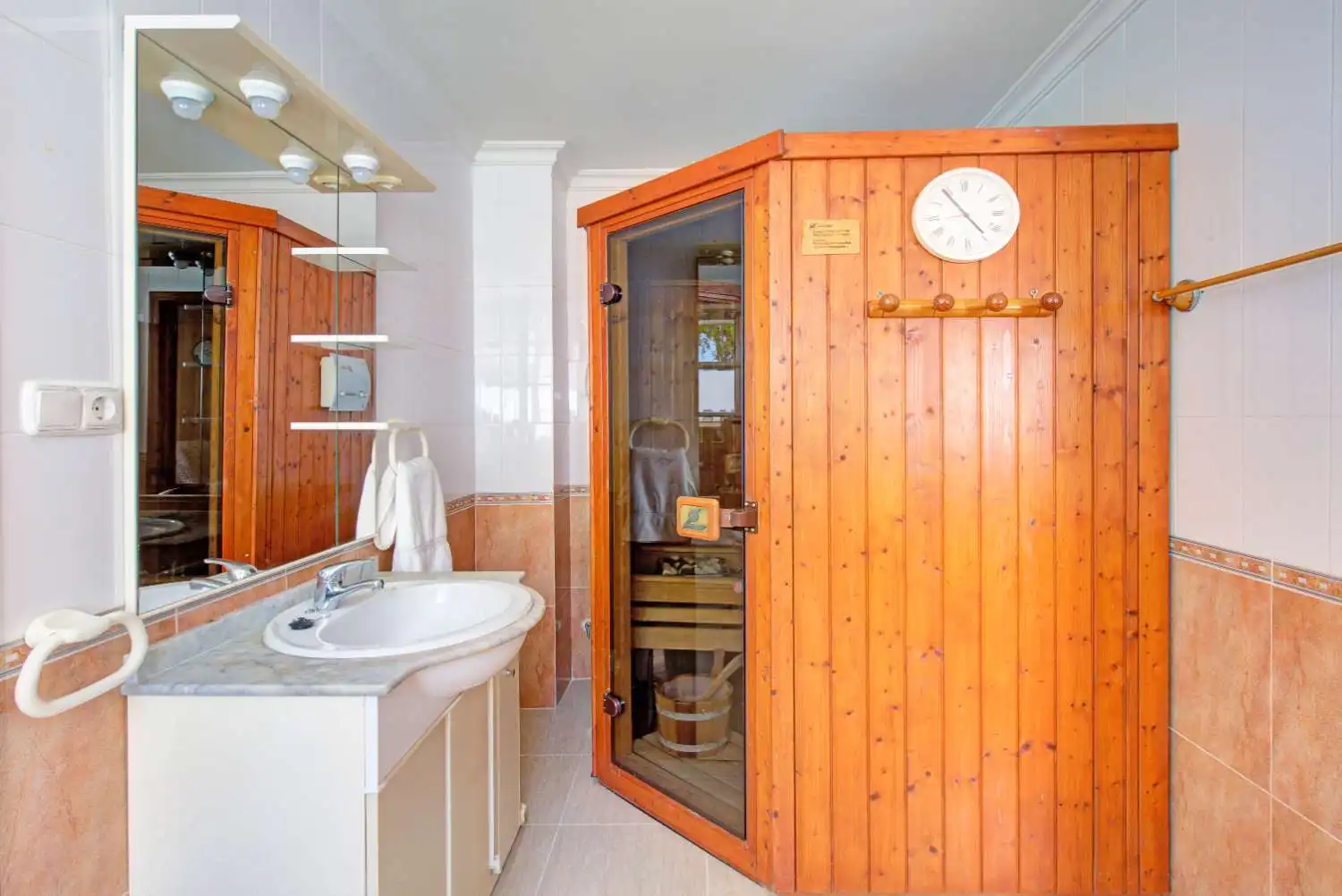 Baño de Casa o chalet en venta en Almuñécar con Calefacción, Terraza y Trastero