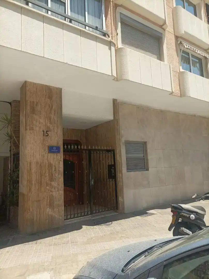 Außenansicht von Garage zur Miete in Valencia