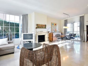 Casa aparellada en venda a Calle Ronda Golf Este
