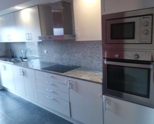 Cuina de Pis de lloguer en L'Hospitalet de Llobregat amb Aire condicionat, Calefacció i Parquet