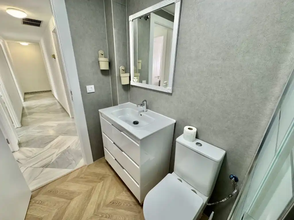 Bathroom of Flat for share in Córdoba  with Air Conditioner