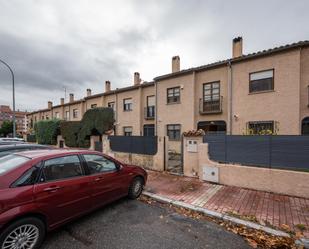 Vista exterior de Casa o xalet en venda en Ávila Capital amb Calefacció, Terrassa i Traster