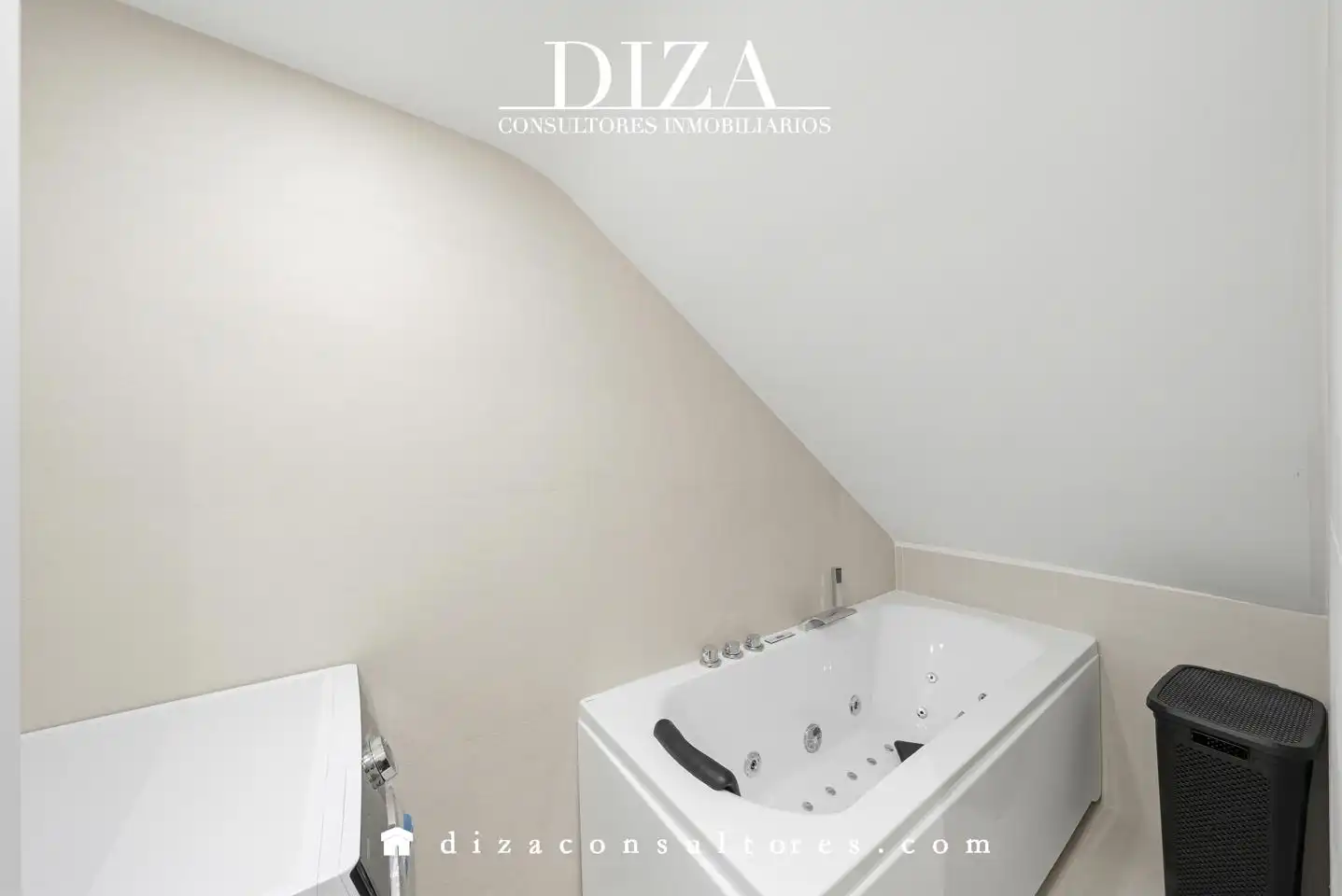 Badezimmer von Erdgeschoss zum Verkauf in Madrid mit Klimaanlage und Möbliert