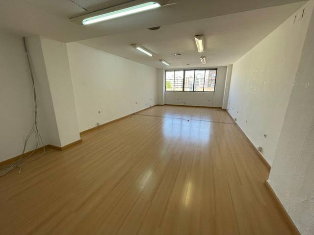 Oficina en Alquiler en La Fama