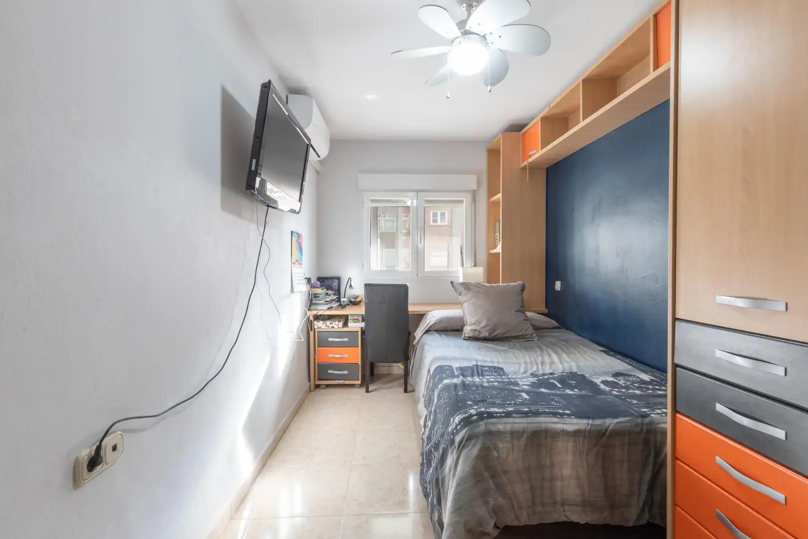 Bedroom of Flat for sale in Granada  with Parquet flooring and Storage room