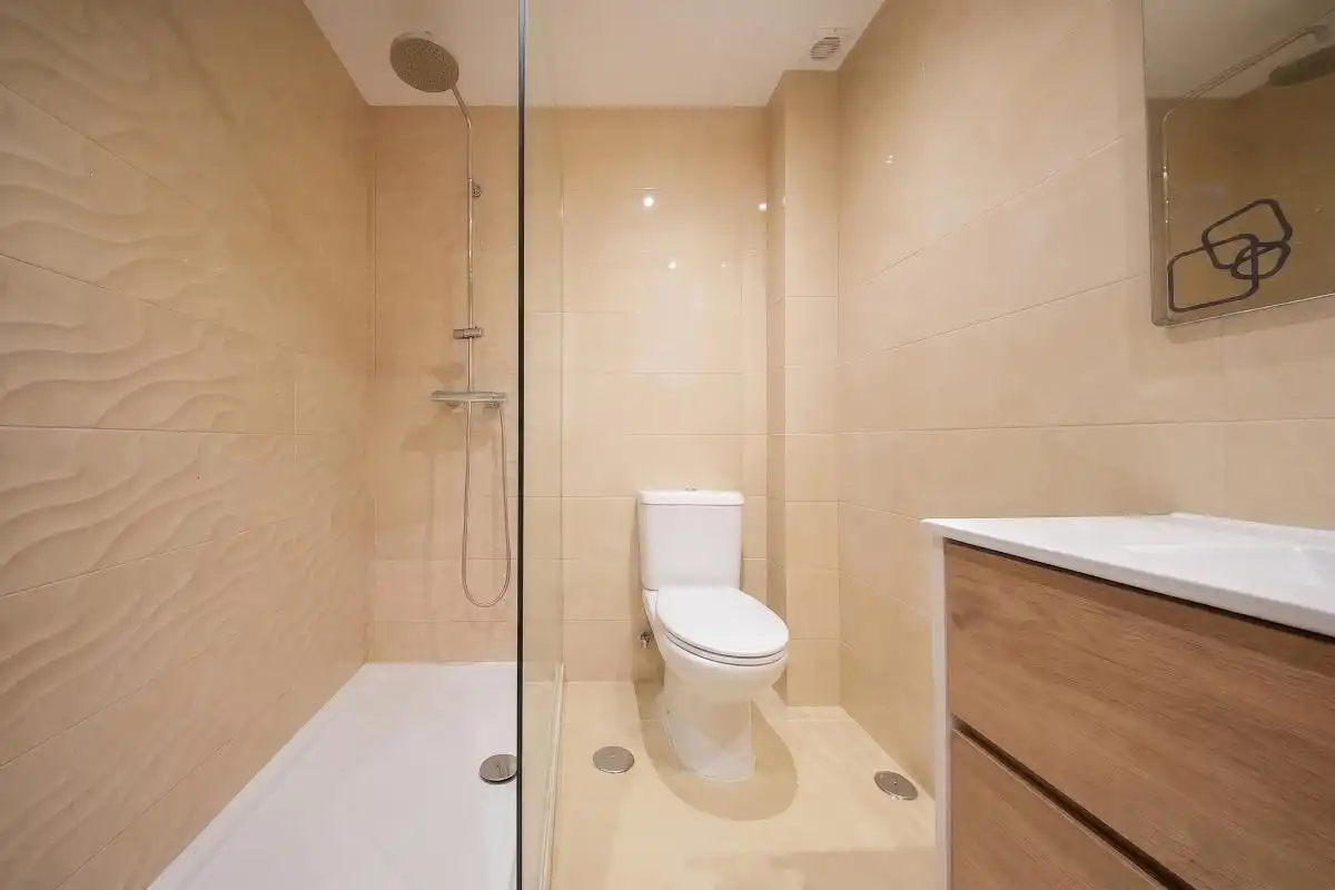 Baño de Planta baja en venta en Alovera con Aire acondicionado, Calefacción y Jardín privado
