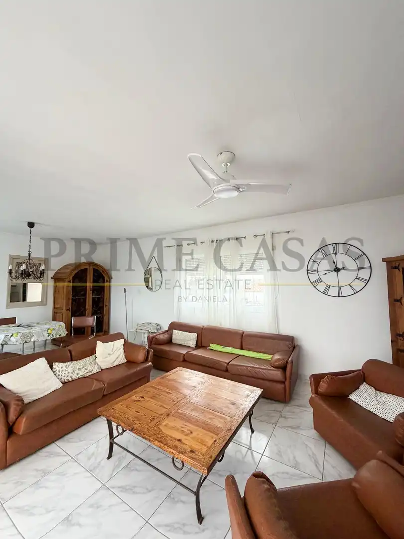 Sala de estar de Ático de alquiler en San Bartolomé de Tirajana con Jardín privado, Terraza y Amueblado