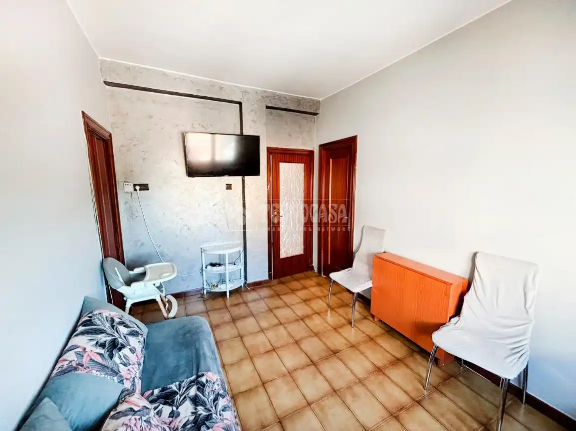 Living room of Flat for sale in Zaragoza  with Furnished and Balcony