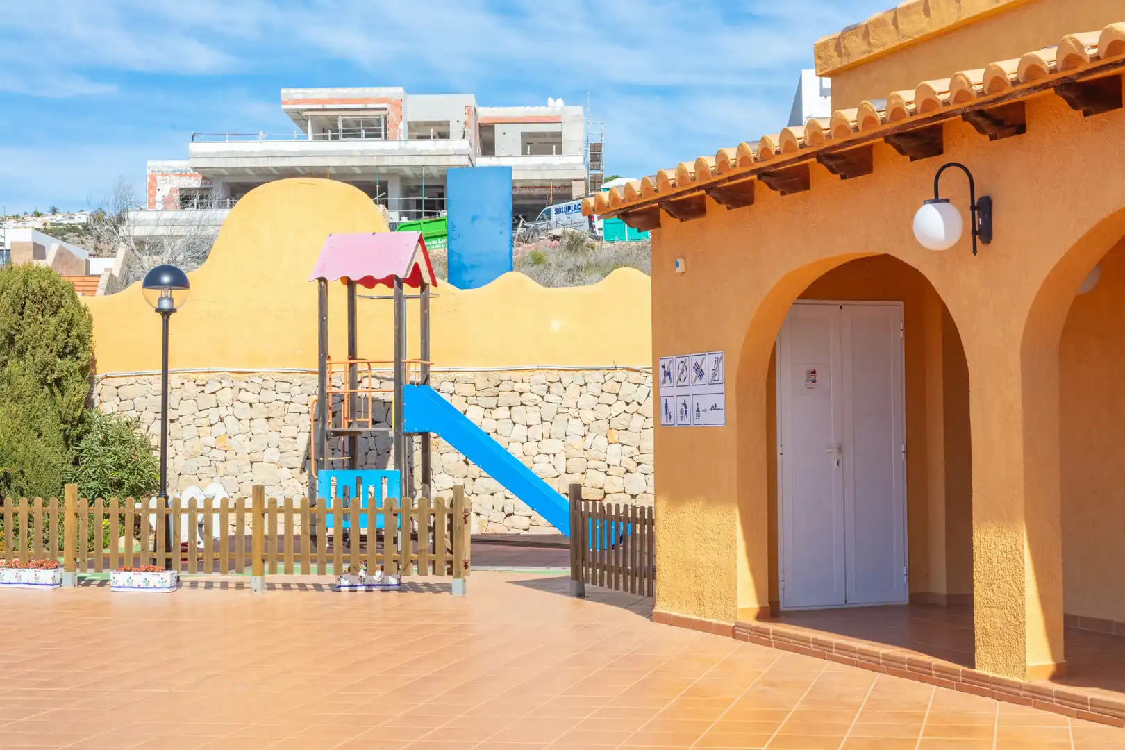 Exterior view of Apartments for sale in Benitachell / El Poble Nou de Benitatxell  with Air Conditioner, Terrace and Swimming Pool