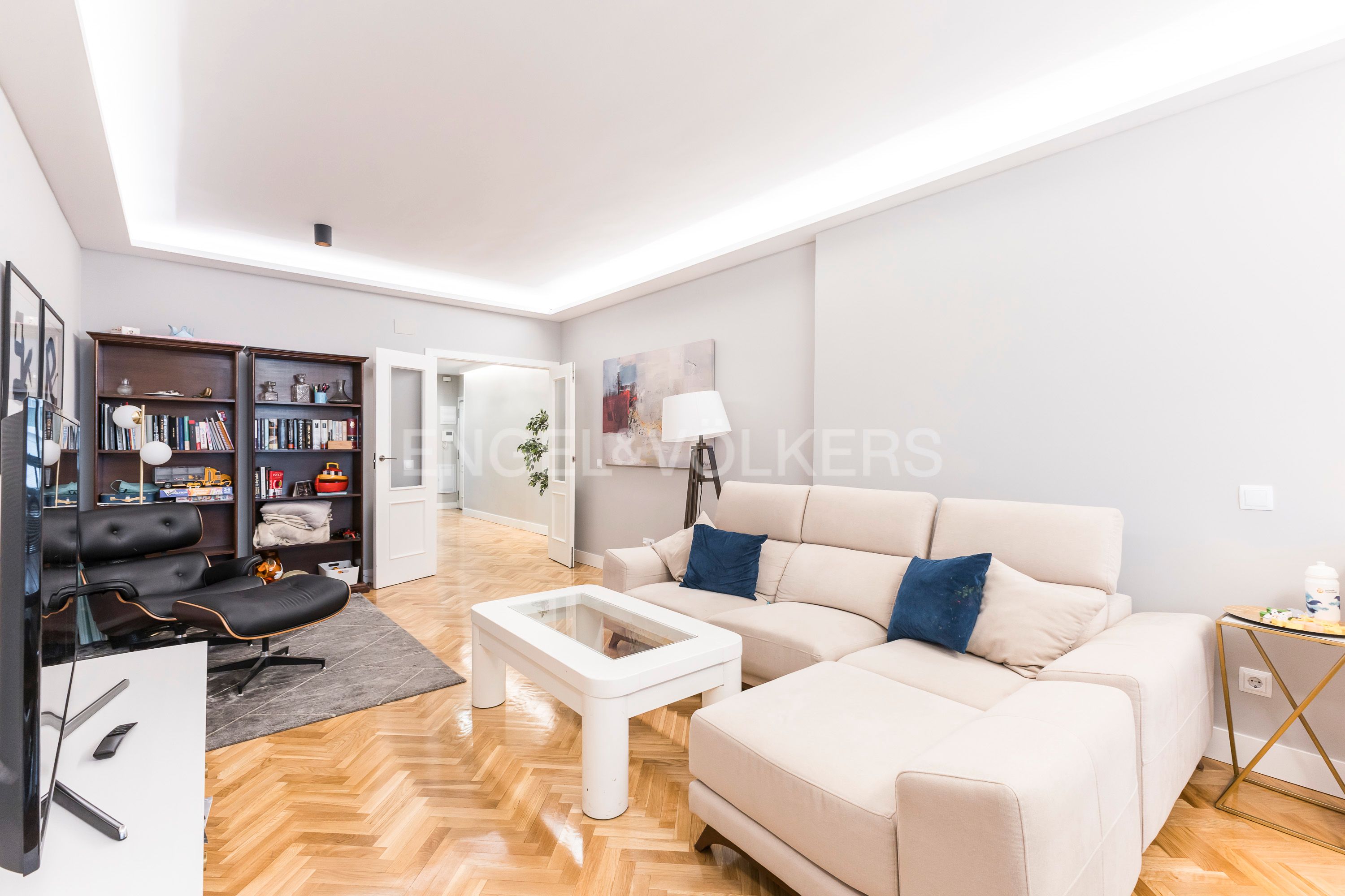 Sala d'estar de Apartament en venda en  Madrid Capital amb Aire condicionat, Calefacció i Terrassa