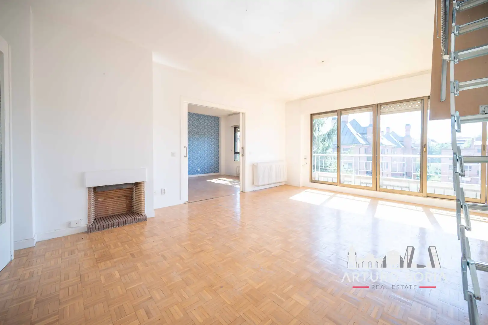 Sala d'estar de Dúplex en venda en Madrid amb Piscina comunitària