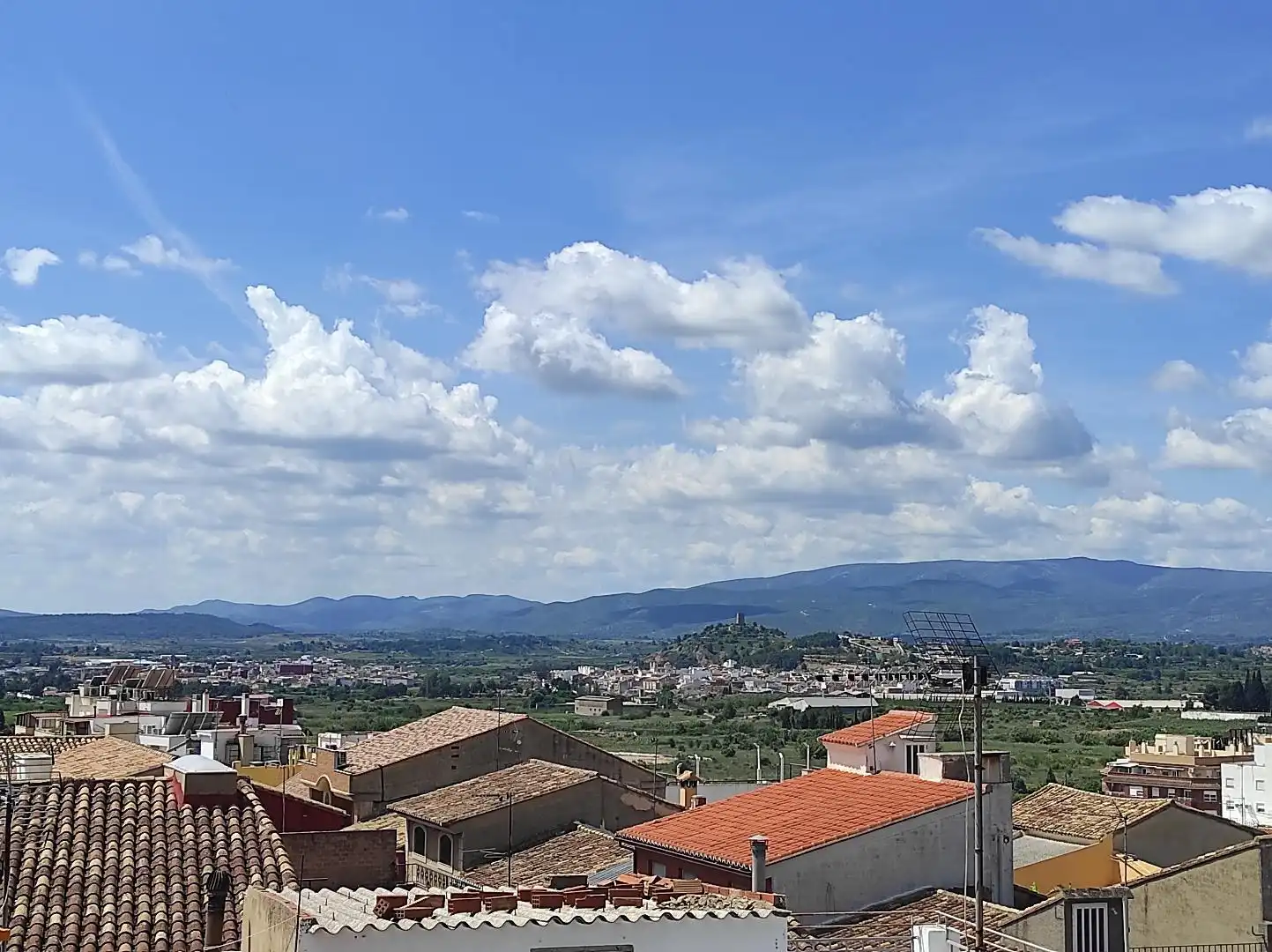 Vista exterior de Casa adosada en venda en Montserrat amb Terrassa