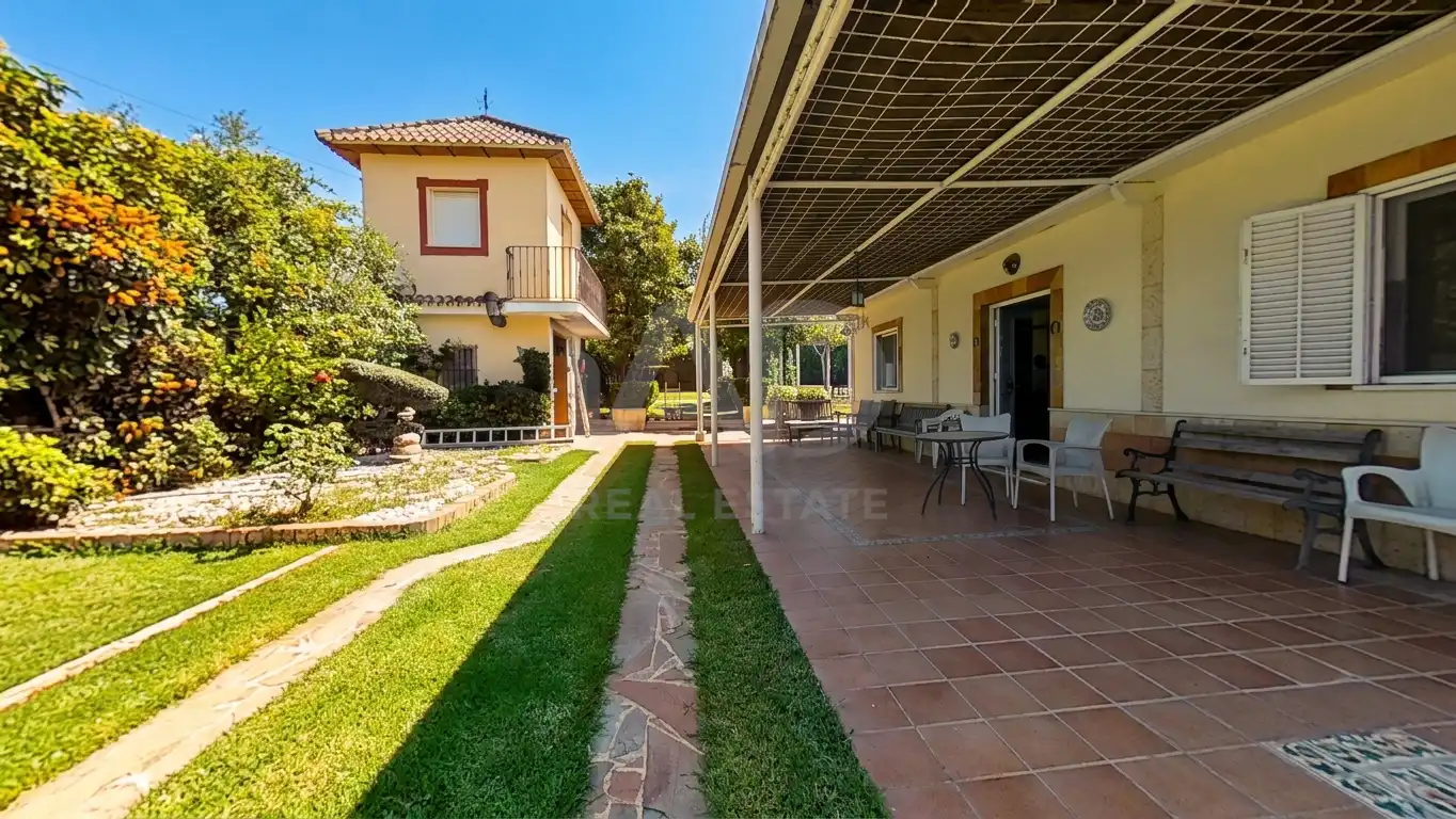 Jardí de Casa o xalet en venda en Dos Hermanas amb Aire condicionat, Calefacció i Piscina