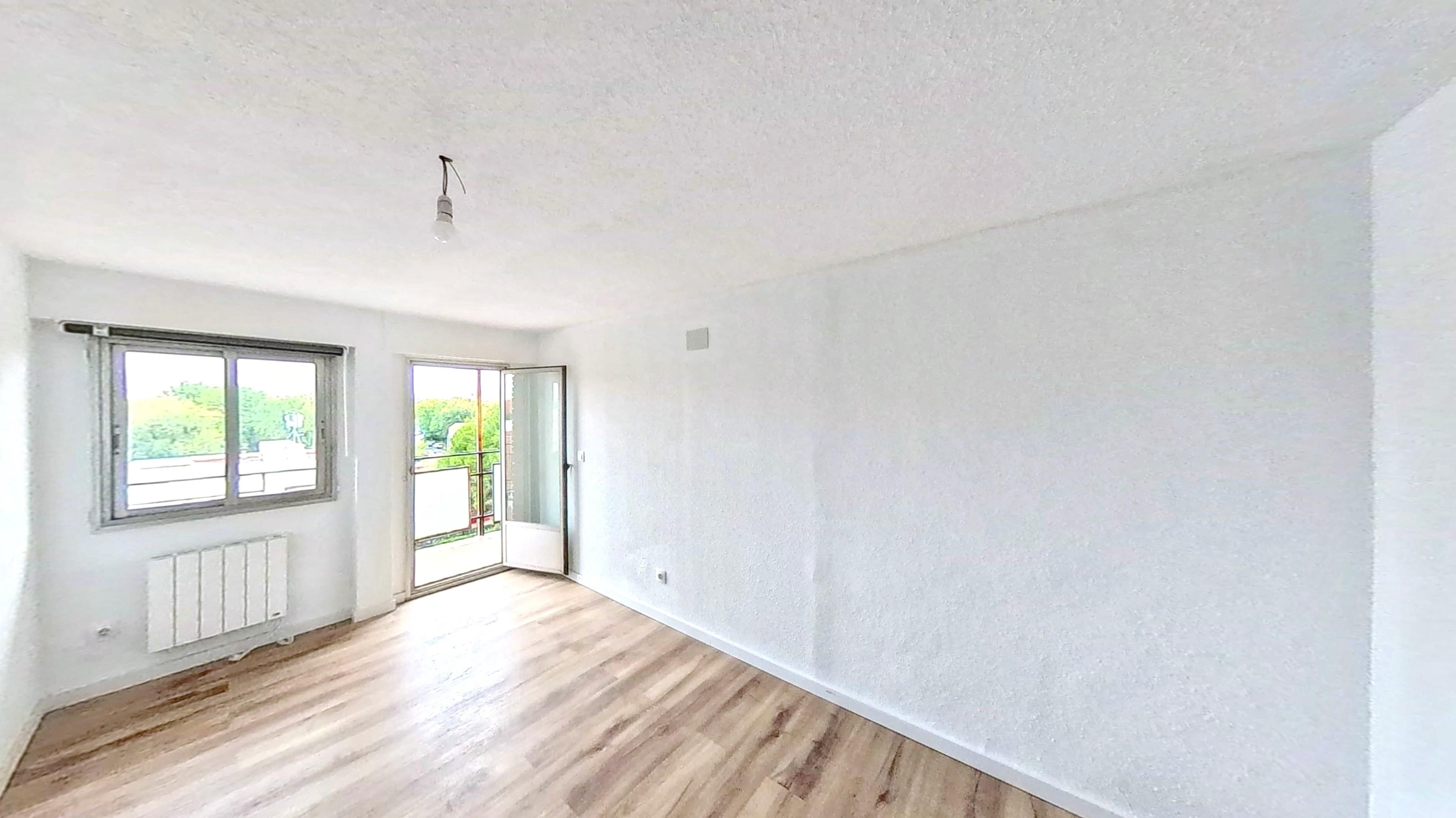 Habitación de Apartamento de alquiler en Alcalá de Henares con Terraza, Horno y Se aceptan mascotas