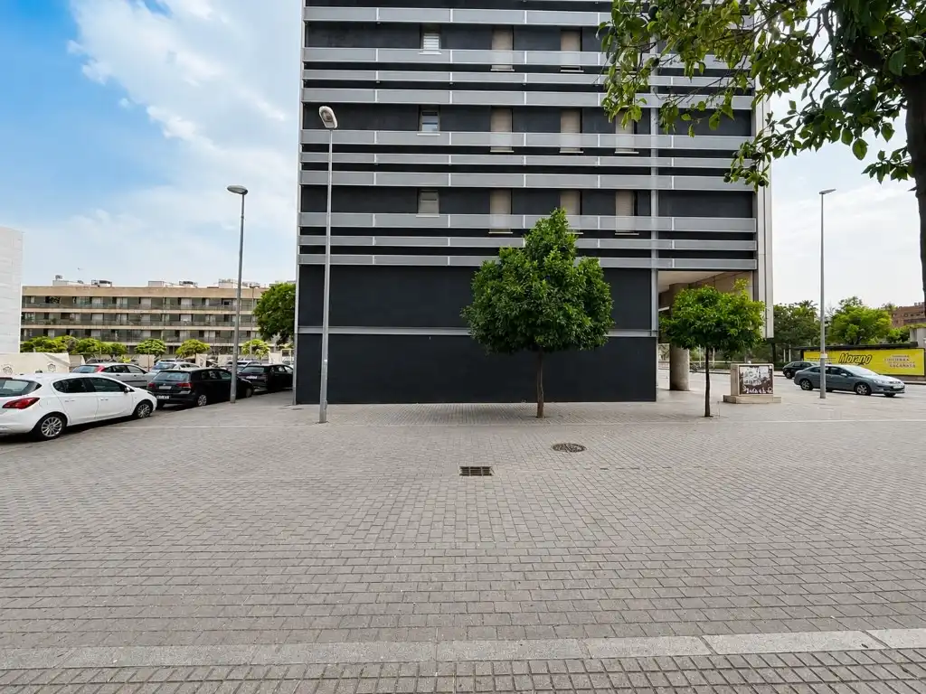Local comercial en venda a Avenida De La Libertad, imagen 4
