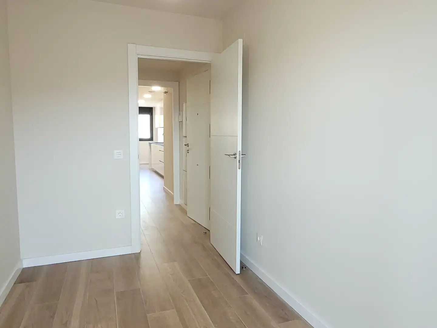Neubau-Wohnung mit Terrasse zum Verkauf in Avinguda d'Ermengol V, imagen 3