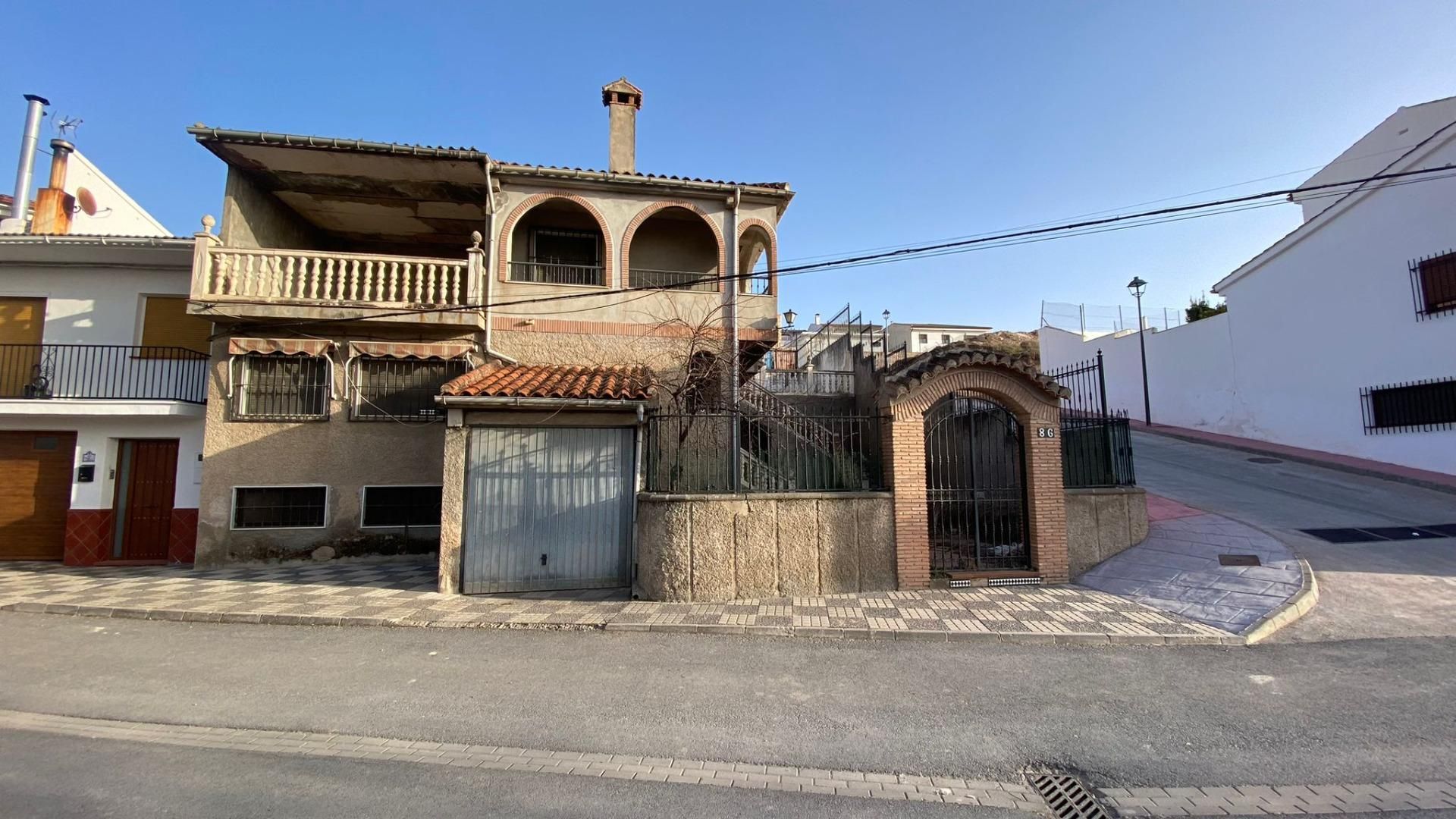 Vista exterior de Casa o xalet en venda en Benalúa de las Villas amb Jardí privat, Terrassa i Piscina