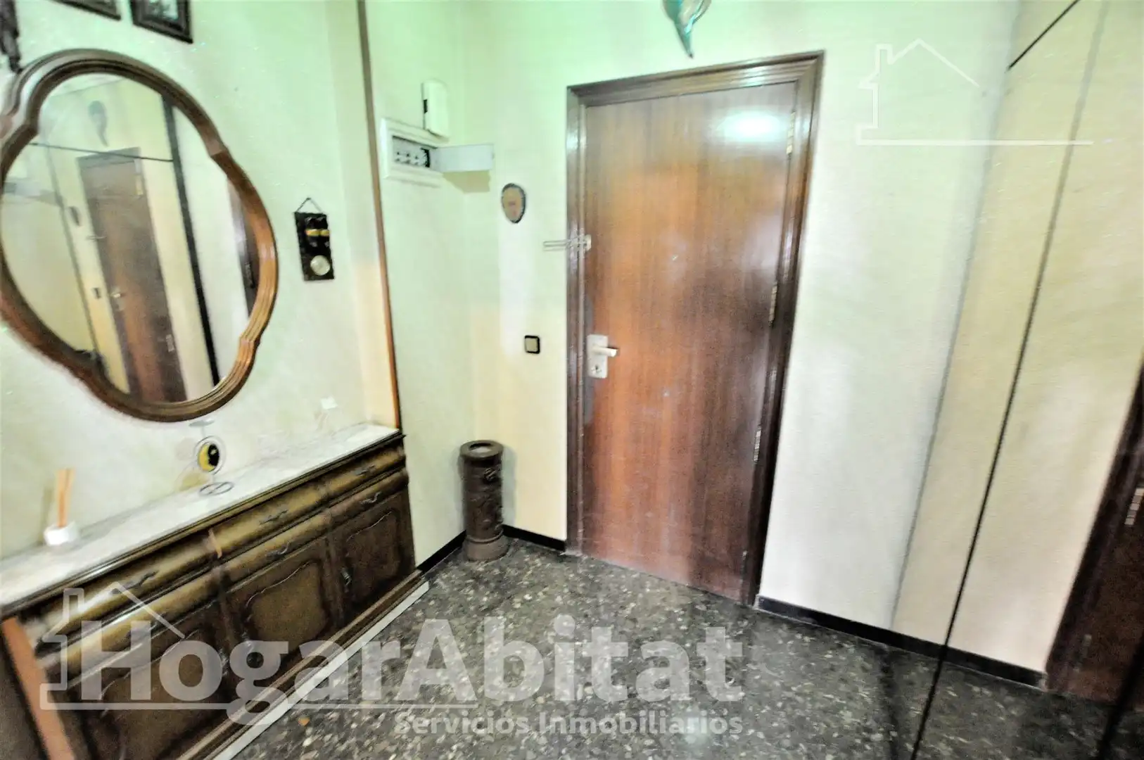 Habitación de Piso en venta en Valencia con Balcón