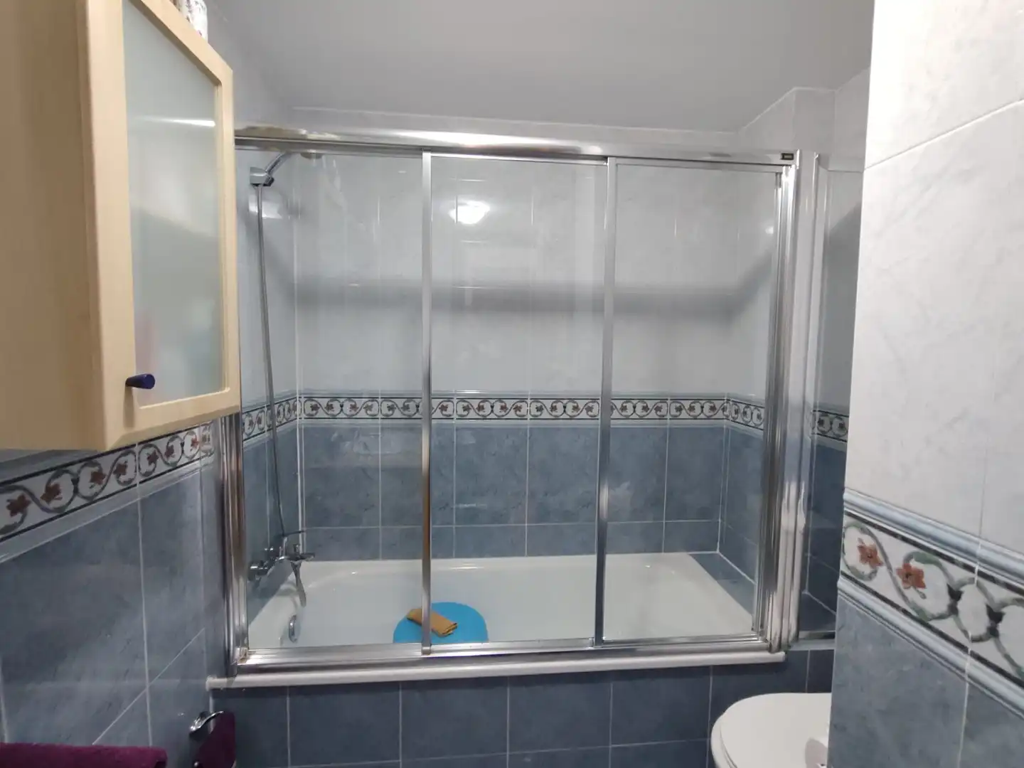 Bathroom of Flat for sale in Vigo   with Heating, Parquet flooring and Storage room