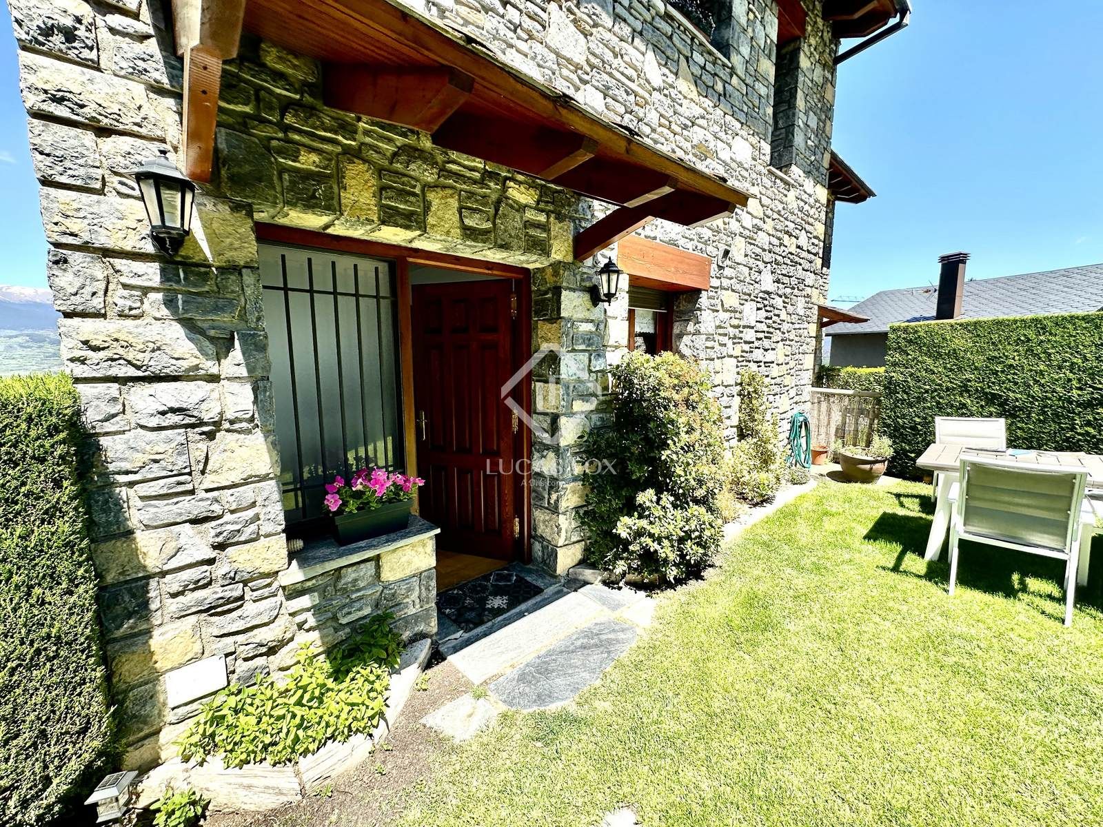 Flat for sale in Albons