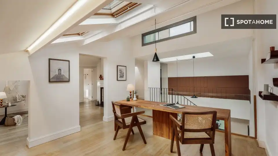 Menjador de Apartament per a compartir en Barcelona amb Aire condicionat, Terrassa i Moblat