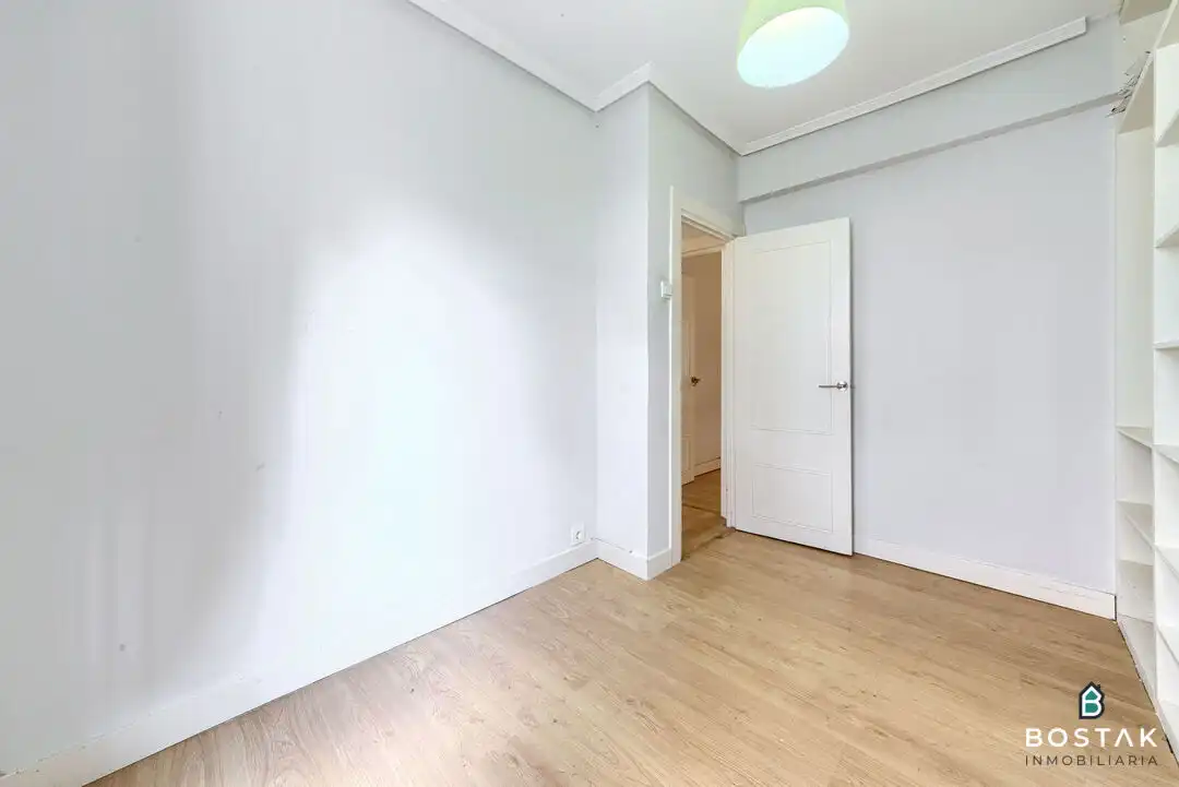 Bedroom of Flat for sale in Bilbao   with Heating