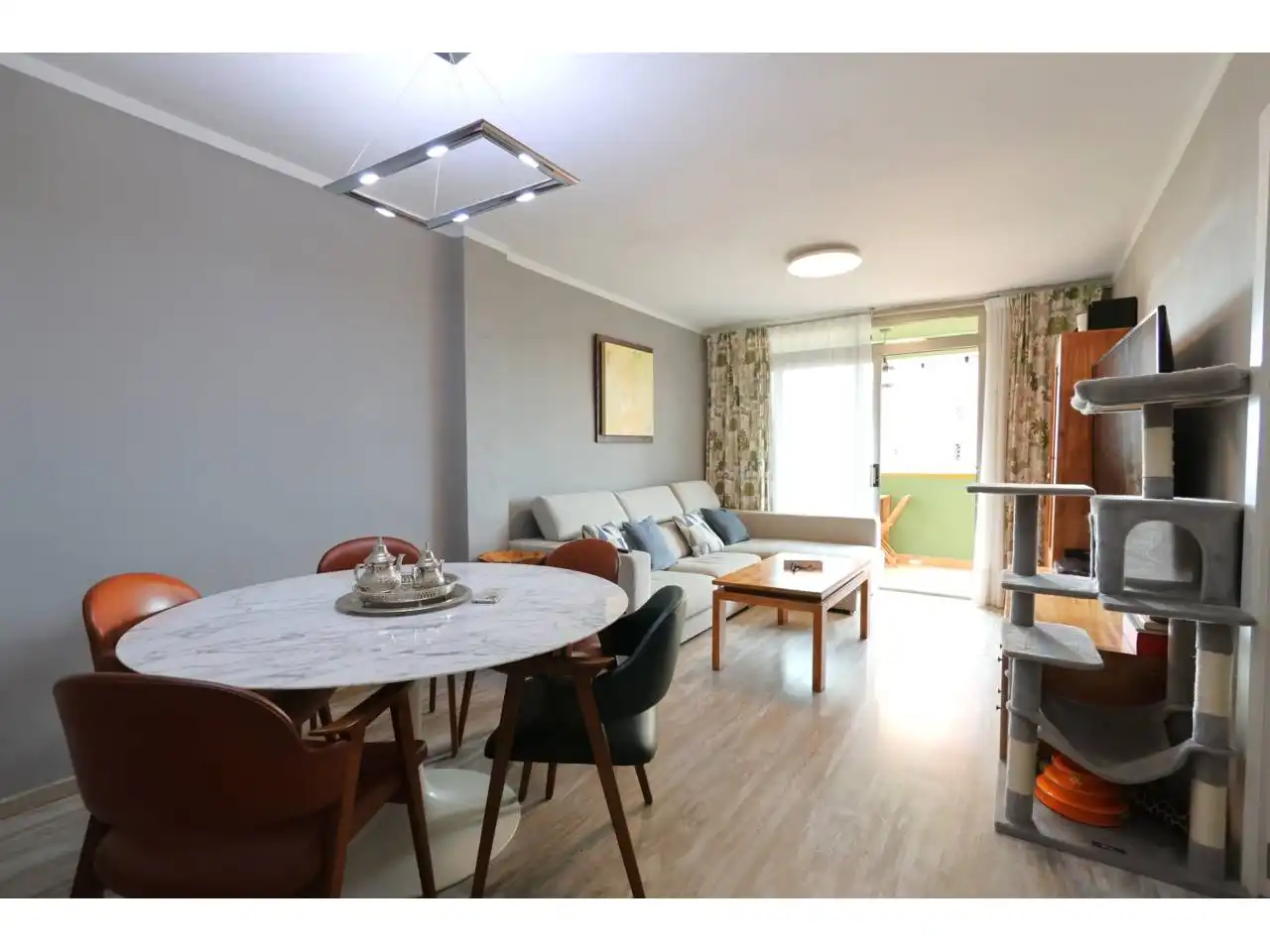 Sala de estar de Piso en venta en L'Hospitalet de Llobregat con Aire acondicionado, Calefacción y Parquet