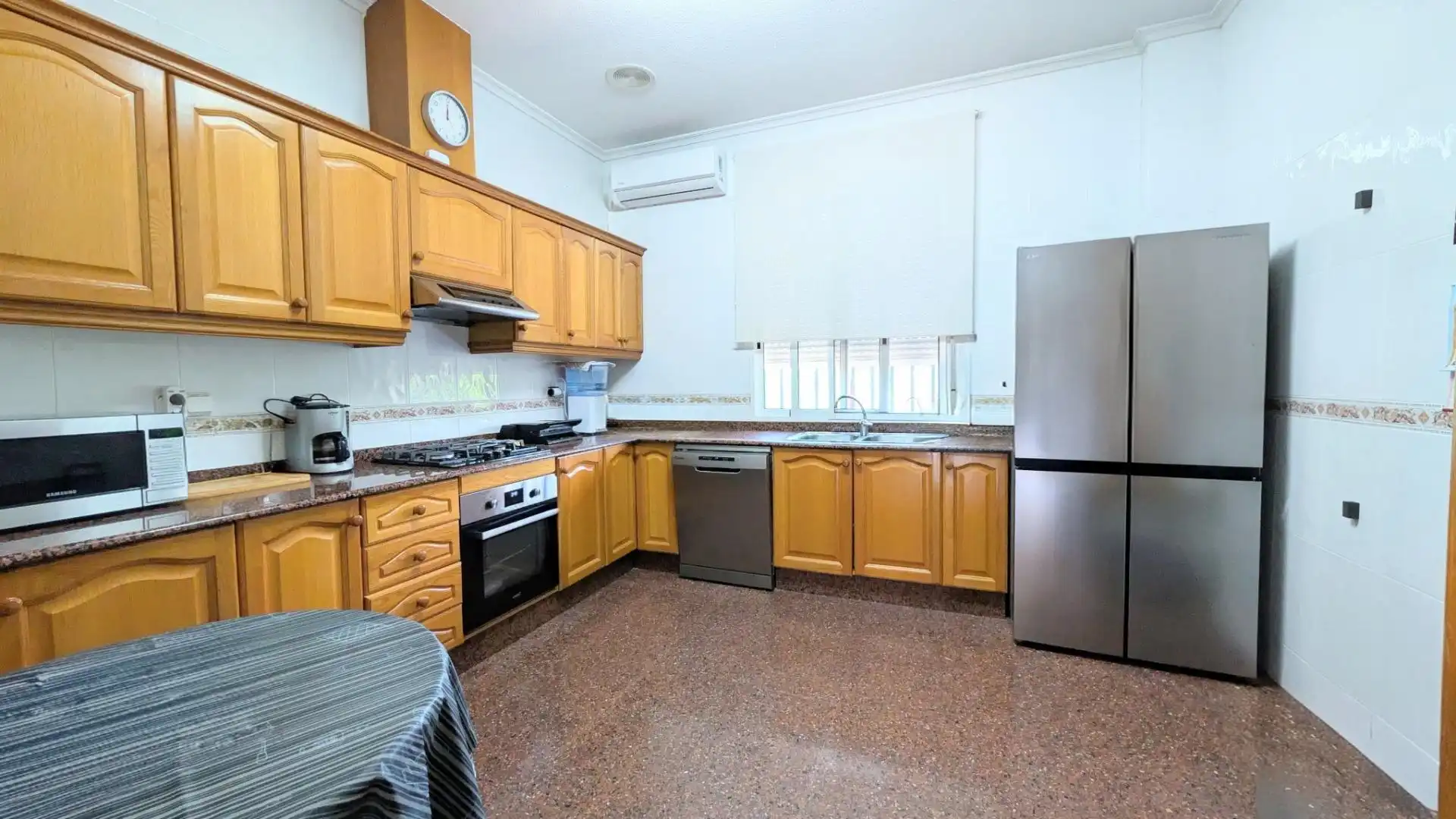 Cuina de Casa o xalet en venda en Elche / Elx amb Aire condicionat, Calefacció i Jardí privat