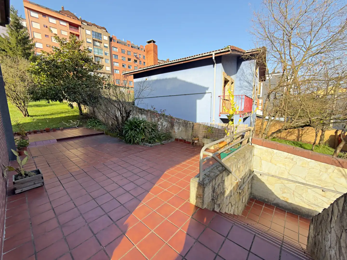 Terrassa de Casa o xalet en venda en Oviedo  amb Calefacció, Jardí privat i Parquet