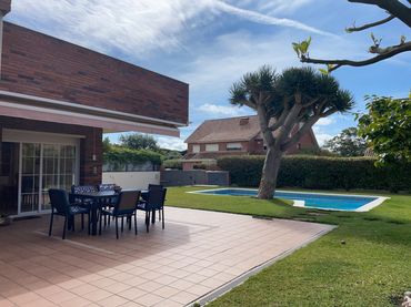 Casa con piscina in vendita a Sant Vicenç platja