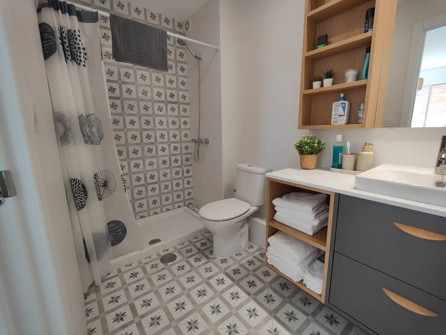 Bathroom of Flat for sale in Rianxo  with Parquet flooring, Furnished and Oven