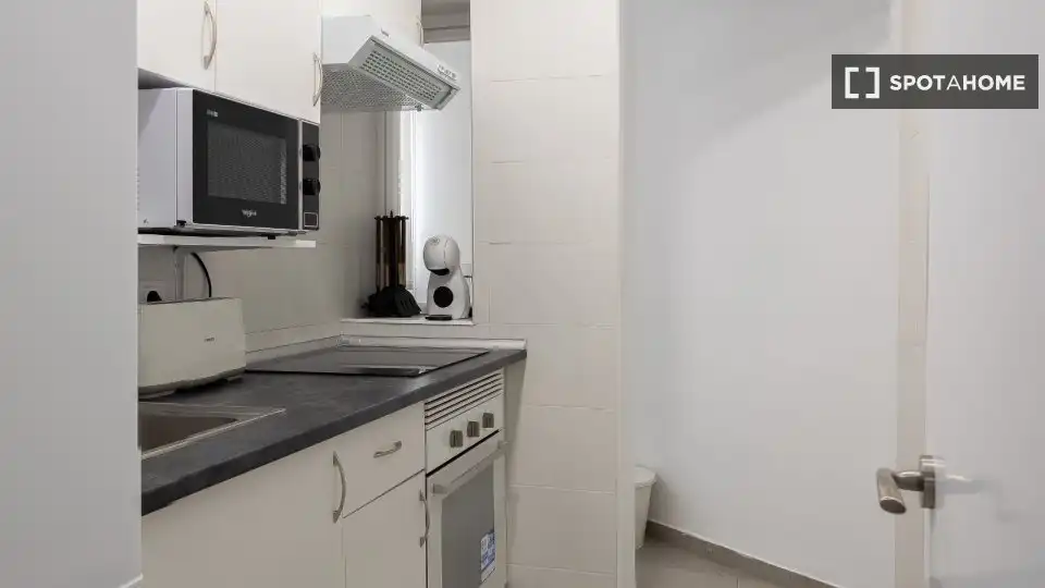 Cuina de Pis de lloguer en Getafe amb Aire condicionat, Calefacció i Moblat