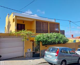 Vista exterior de Casa o xalet en venda en Las Palmas de Gran Canaria amb Jardí privat, Terrassa i Moblat