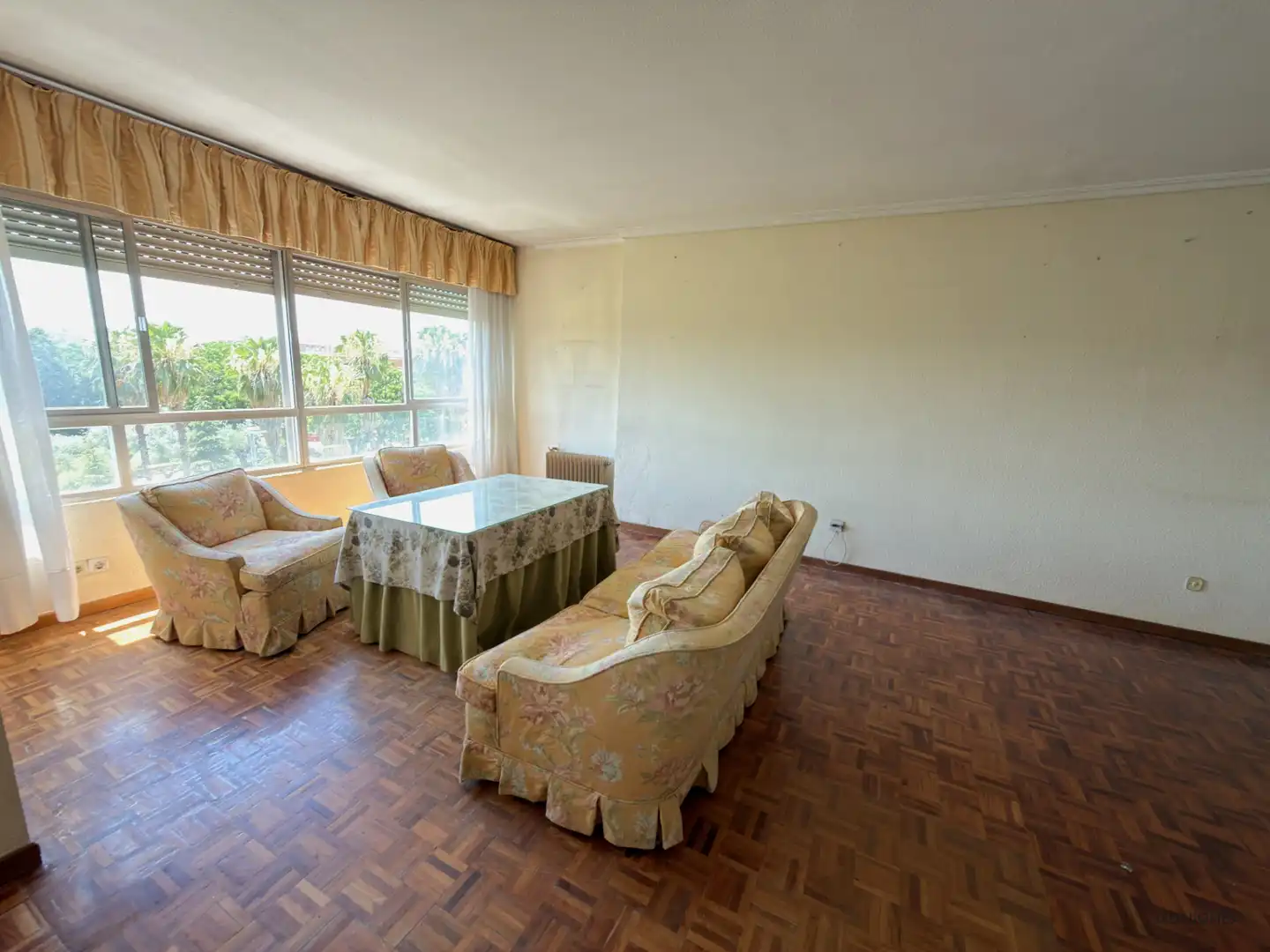 Sala d'estar de Pis en venda en Badajoz amb Calefacció, Parquet i Terrassa