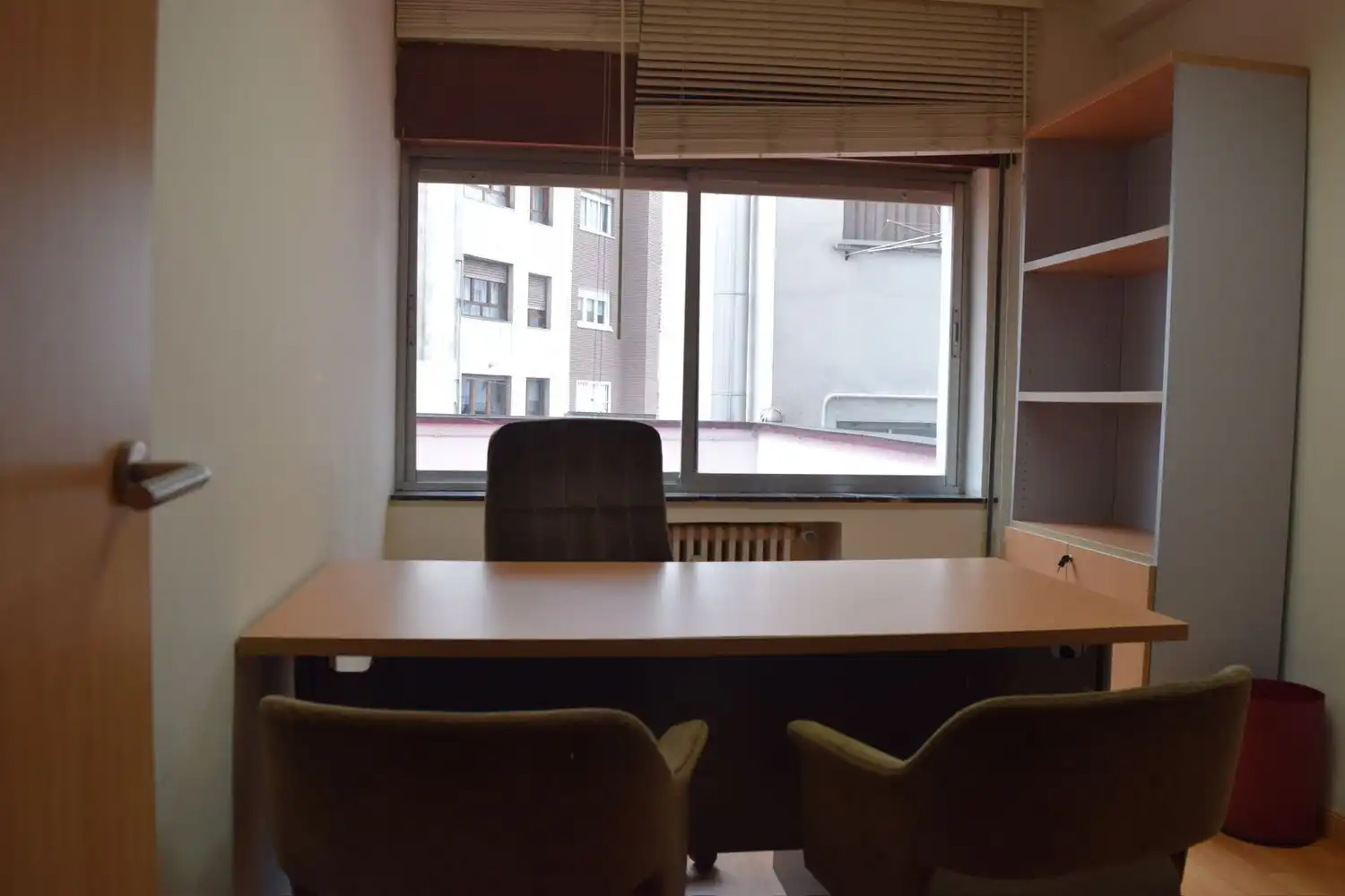 Oficina de alquiler en Oviedo  con Calefacción