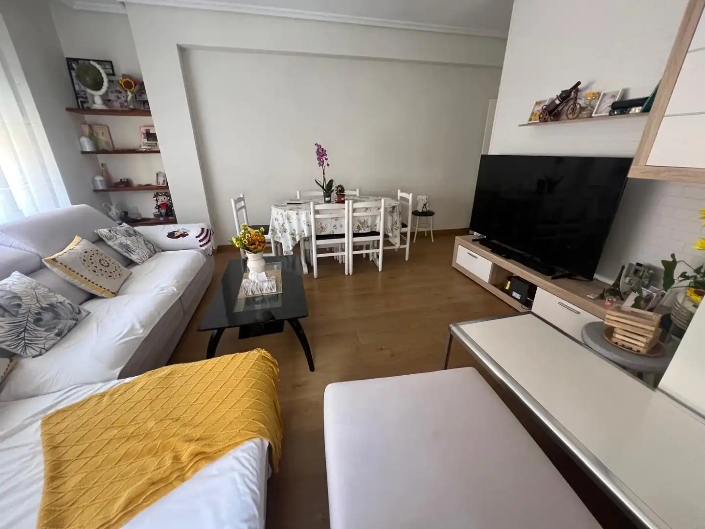Sala de estar de Piso en venta en  Logroño con Calefacción, Terraza y Balcón
