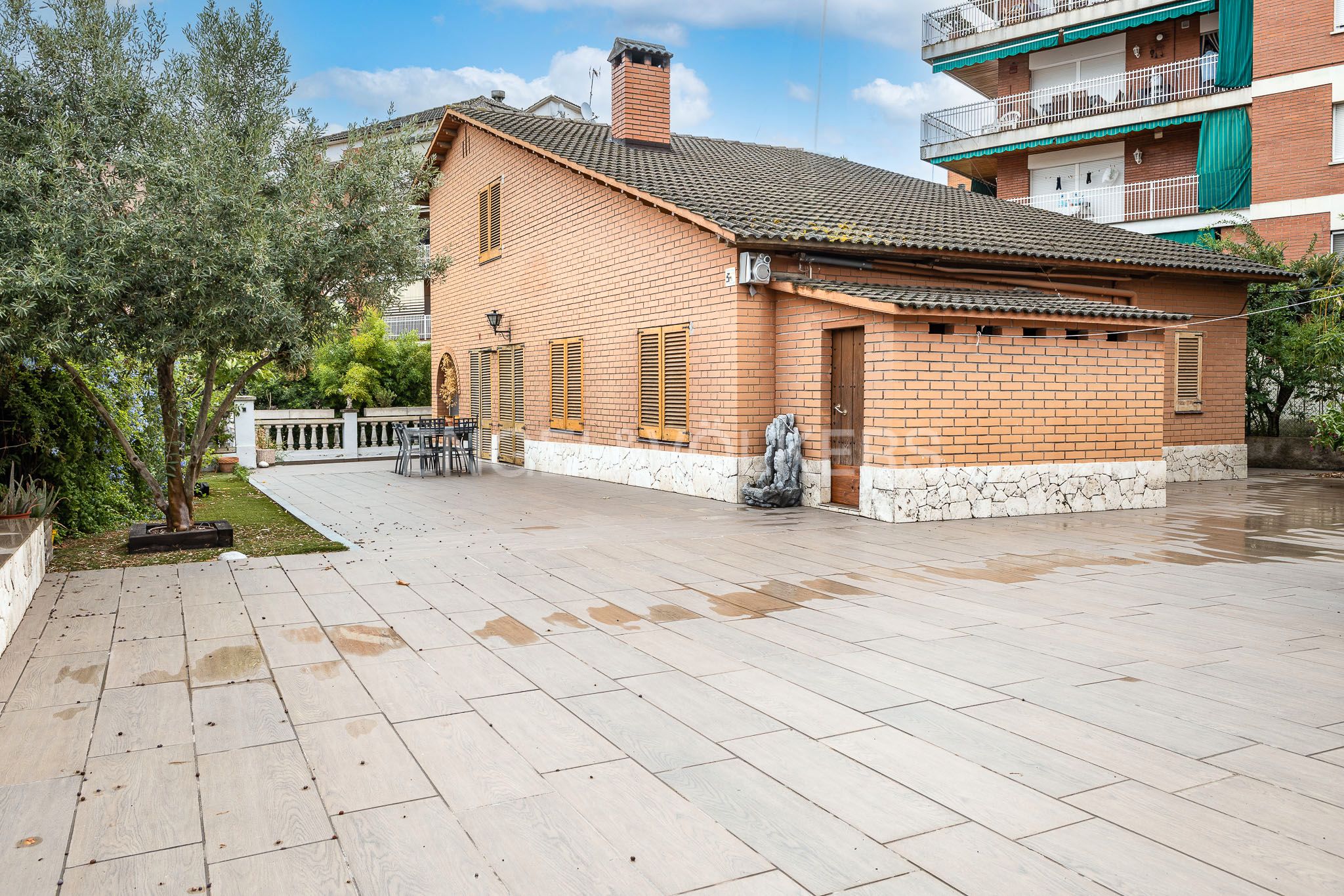 Vista exterior de Casa o xalet de lloguer en Sant Andreu de la Barca amb Aire condicionat, Calefacció i Jardí privat