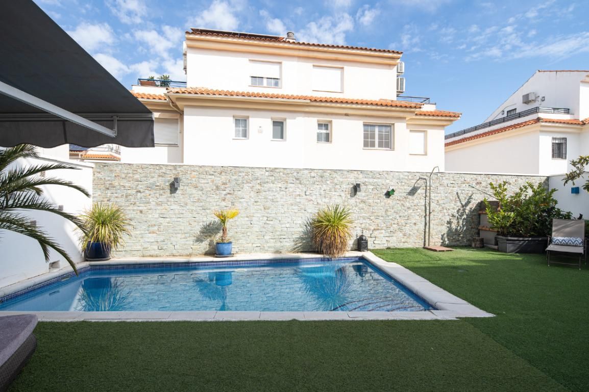 Swimming pool of Single-family semi-detached for sale in Armilla  with Air Conditioner, Heating and Terrace